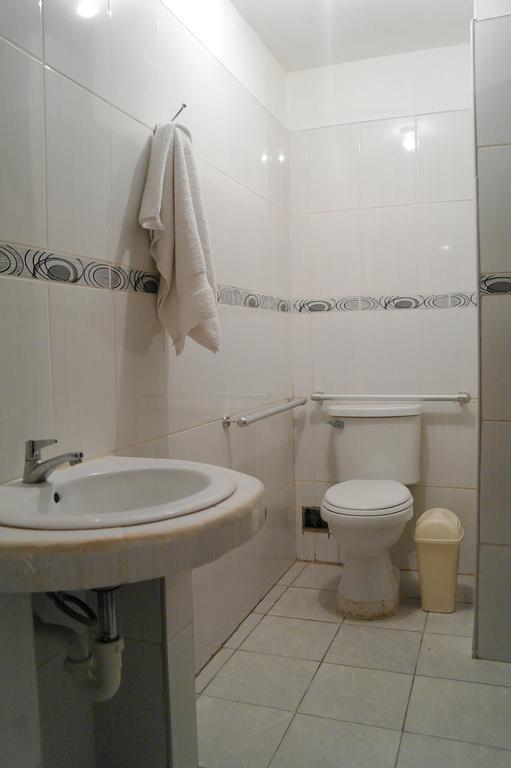 Hostal Iquique Lima Luaran gambar