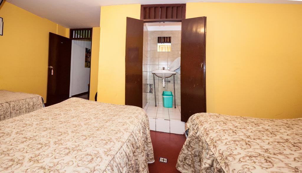 Hostal Iquique Lima Luaran gambar